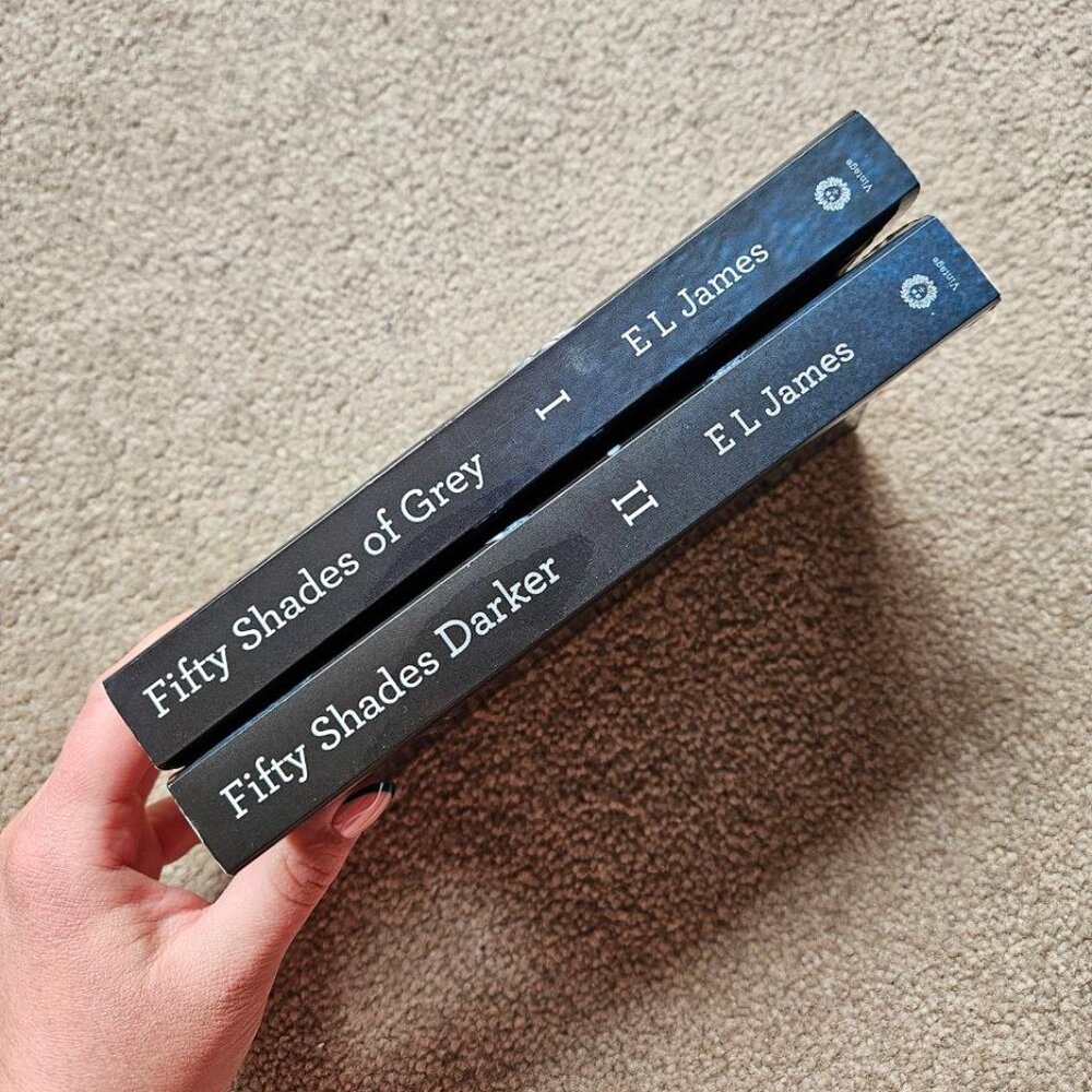 Full Set of Fifty‎ Shades of Grey, Darker & Freed by E. L. James - Paperback